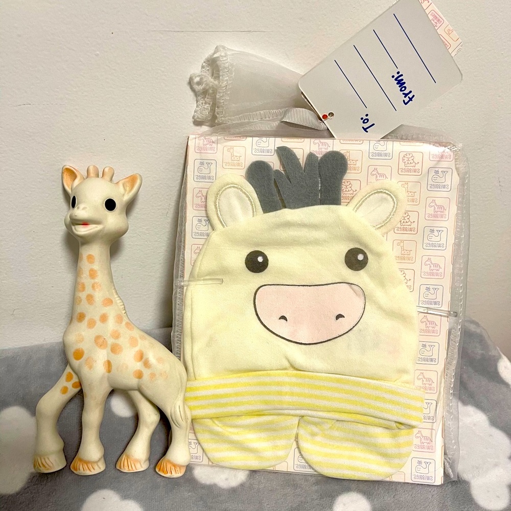 Giraffe Teether, hat & mittens Bundle
